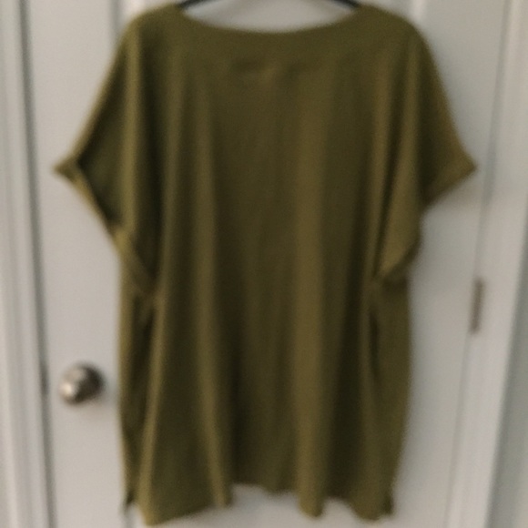 Plus size blouse - Picture 2 of 4